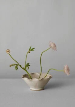 Alice Passingham Scalloped Flower Frog | White -Falke Store HCEUS32 2