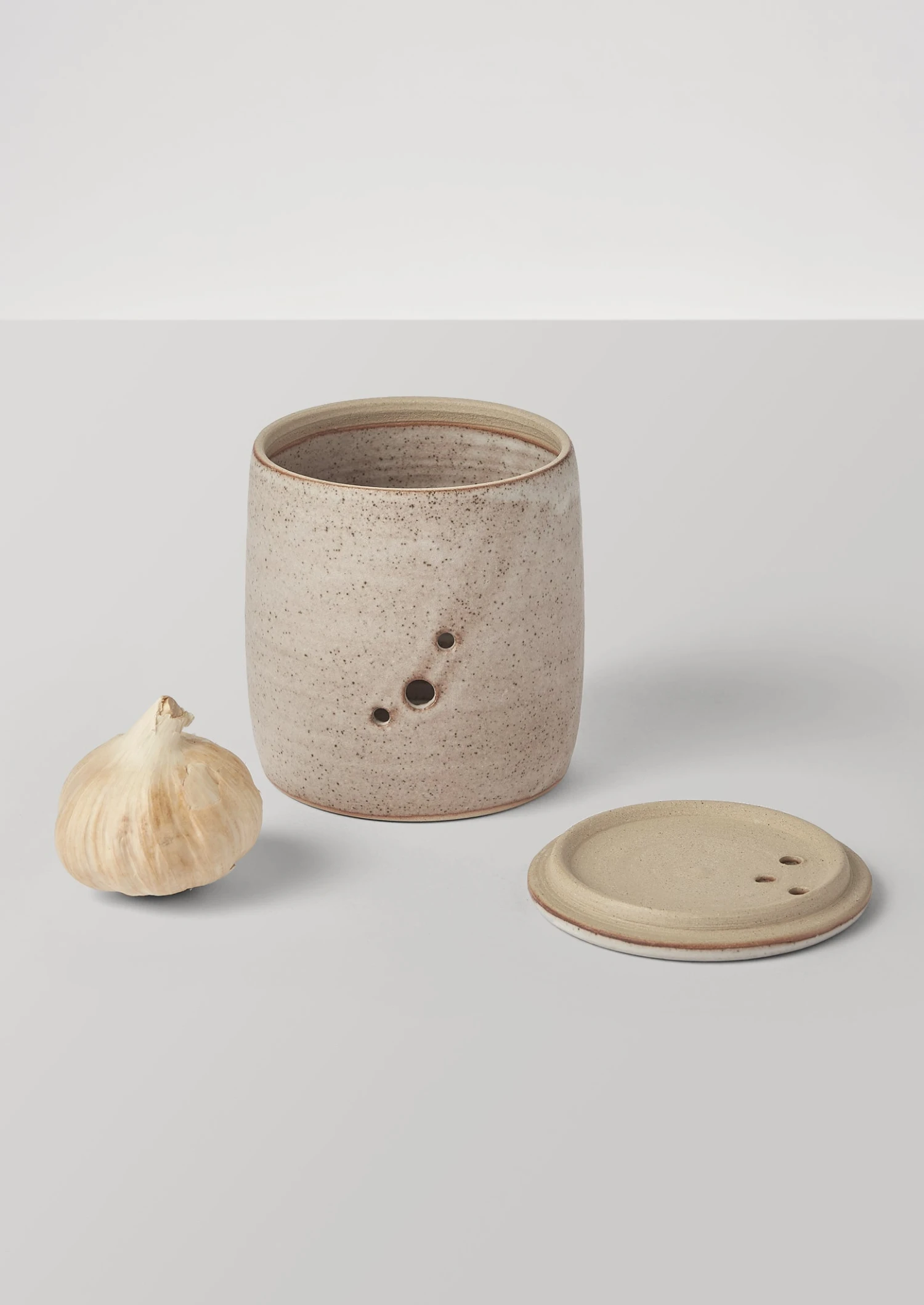 Liz Vidal Garlic Pot | Speckled Grey 5 Liz Vidal Garlic Pot | Speckled Grey - Image 3