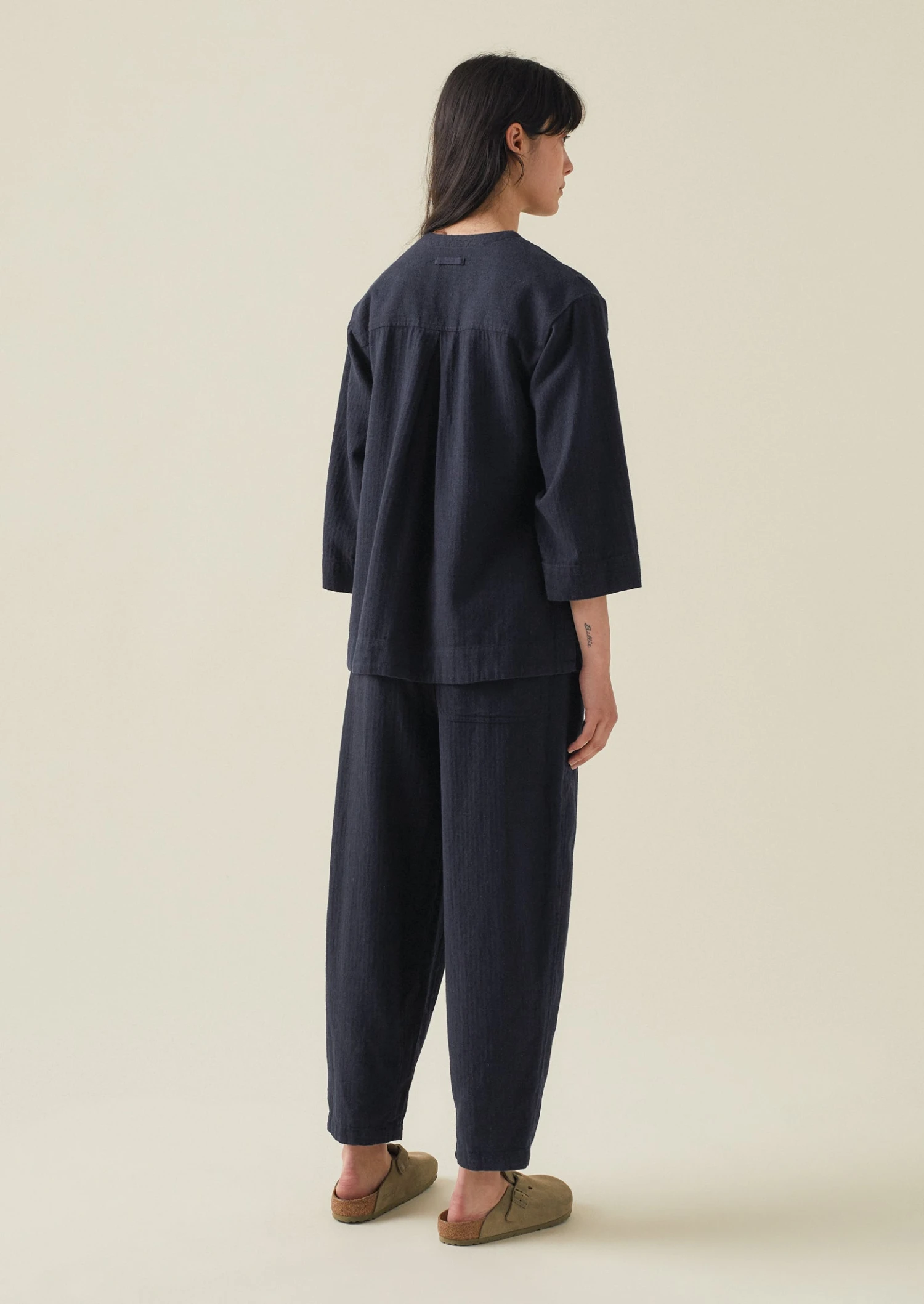 Brushed Cotton Linen Herringbone Shirt | Midnight 7 Brushed Cotton Linen Herringbone Shirt | Midnight - Image 5