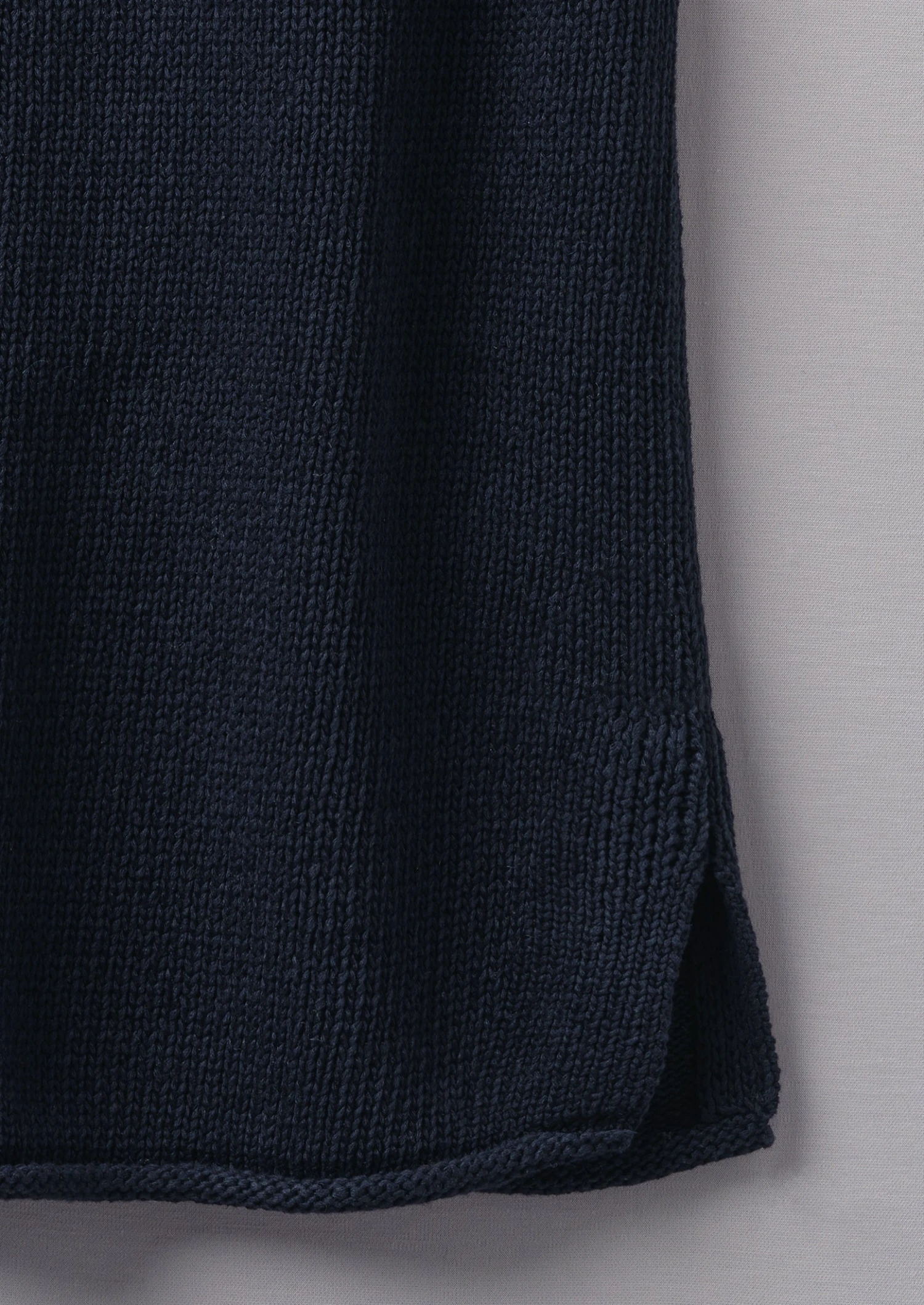 V-Neck Linen Cotton Knitted Tank | Dark Navy 9 V-Neck Linen Cotton Knitted Tank | Dark Navy - Image 7