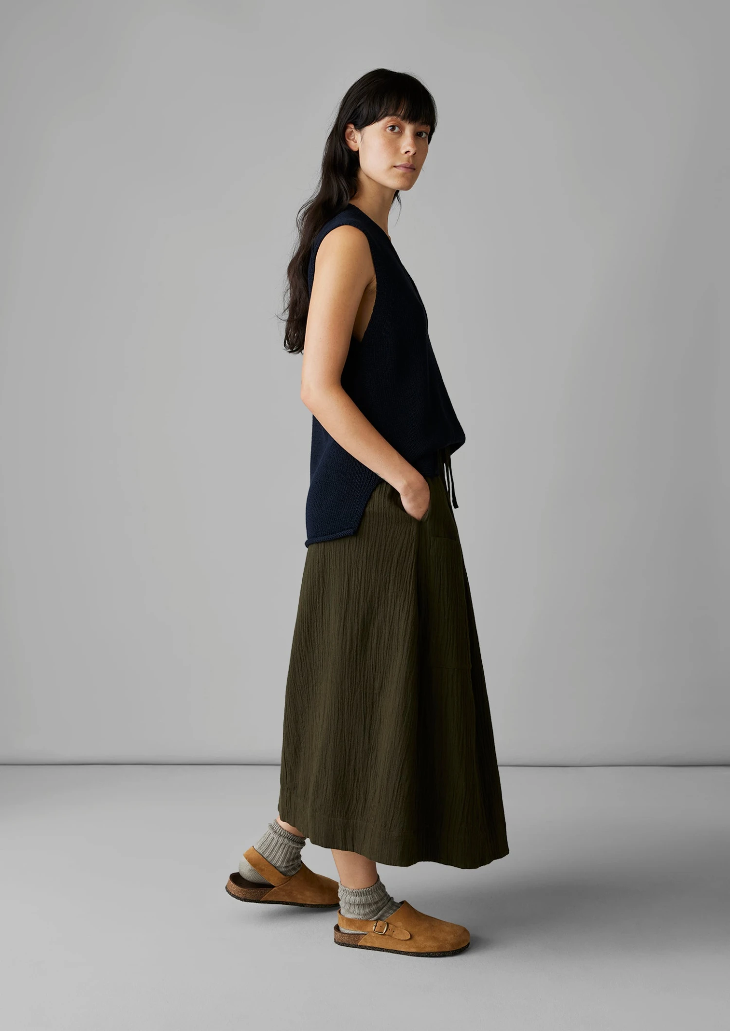 Crinkle Organic Cotton Patch Pocket Skirt | Darkest Olive 7 Crinkle Organic Cotton Patch Pocket Skirt | Darkest Olive - Image 5