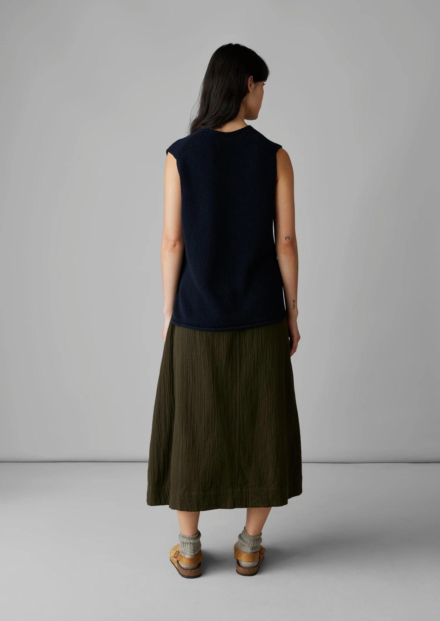 Crinkle Organic Cotton Patch Pocket Skirt | Darkest Olive 8 Crinkle Organic Cotton Patch Pocket Skirt | Darkest Olive - Image 6