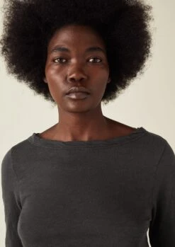 Garment Dyed Boat Neck Tee | Carbon Black -Falke Store WJETS03 5