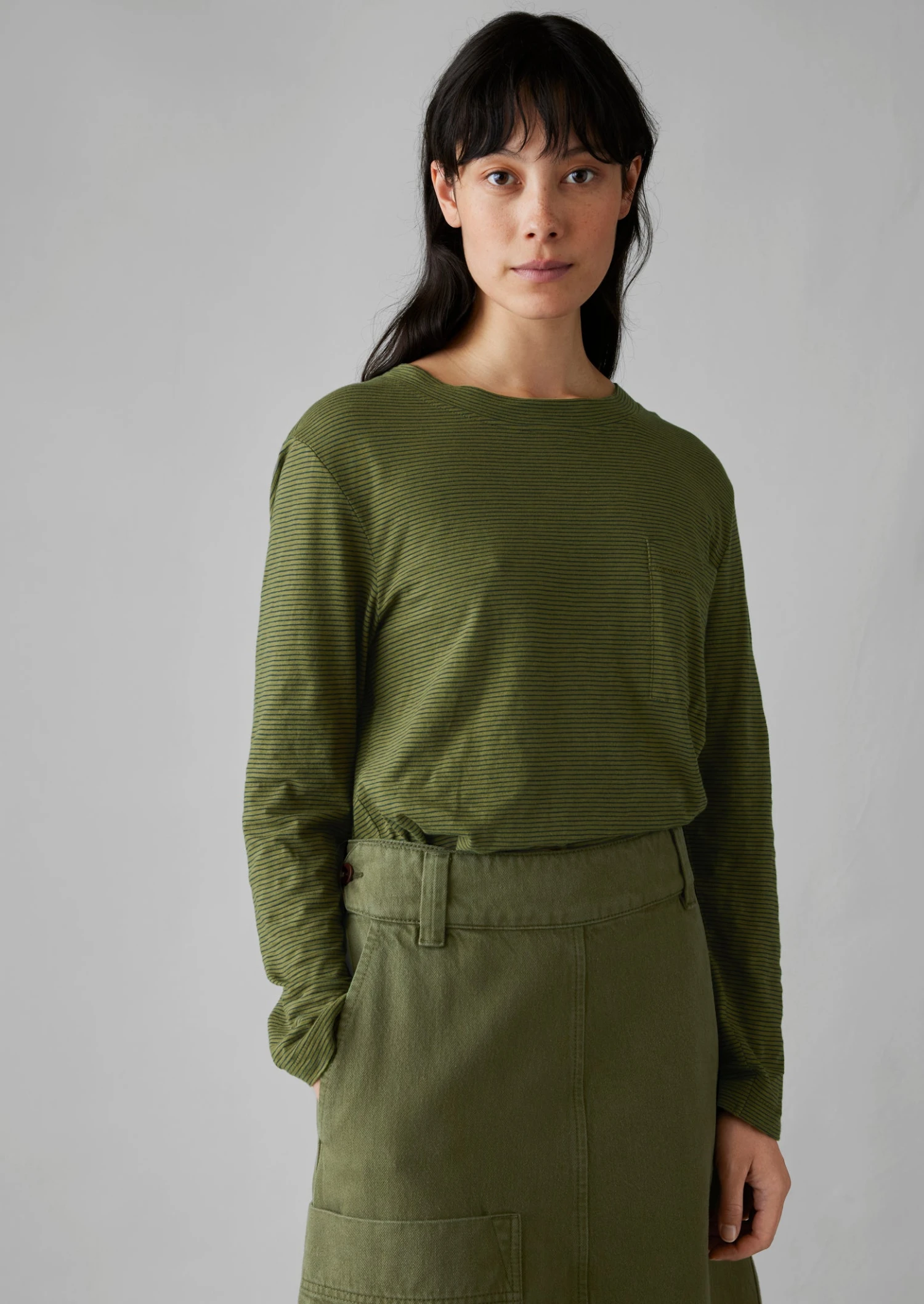 Patch Pocket Organic Cotton Tee | Olive Leaf 5 Patch Pocket Organic Cotton Tee | Olive Leaf - Image 3