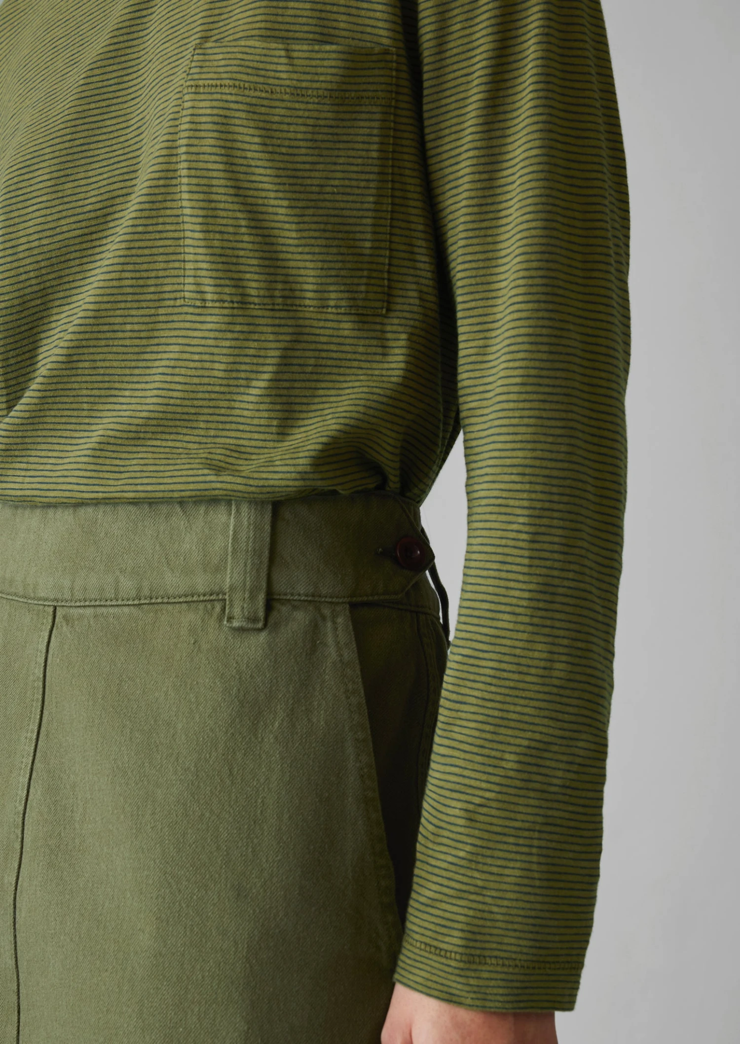 Patch Pocket Organic Cotton Tee | Olive Leaf 7 Patch Pocket Organic Cotton Tee | Olive Leaf - Image 5