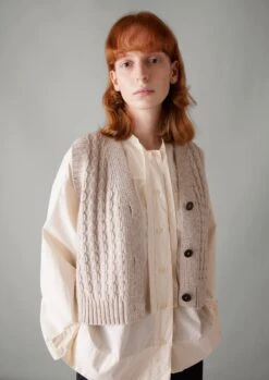 Textured Knitted Waistcoat | Oat -Falke Store WKNUS03 1 eda0f8e4 0794 49e5 b479 659a9a4b1cfa