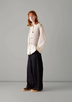 Textured Knitted Waistcoat | Oat -Falke Store WKNUS03 2 7f533d82 0f6d 43ab b348 e05491cac047