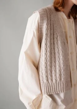 Textured Knitted Waistcoat | Oat -Falke Store WKNUS03 3 36fe90fd b1d0 415c 96db a4d71331b037