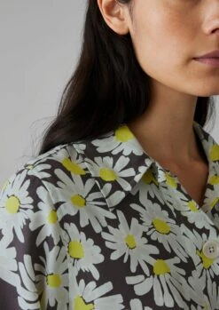 Patch Pocket Painted Daisy Shirt | Billi Flower Yellow -Falke Store WWTUS13 3 92b76d44 6672 4405 aa40 ed1d1cd7f288