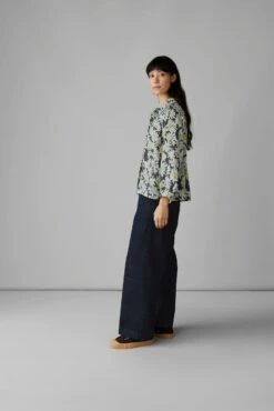 Patch Pocket Painted Daisy Shirt | Billi Flower Yellow -Falke Store WWTUS13 4 32a19da9 d00d 4567 ac1e f4eb1cf9bc39